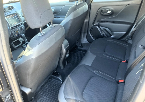 Jeep Renegade cena 74900 przebieg: 123500, rok produkcji 2019 z Warszawa małe 211